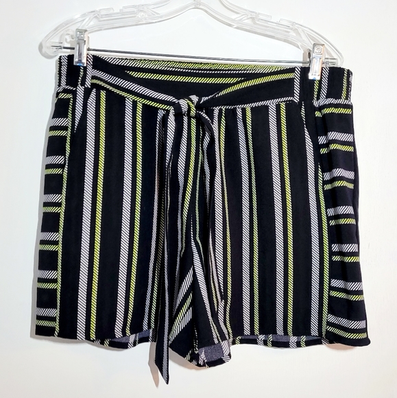 Ladies Black Multi-color Striped Shorts SZ MEDIUM - Picture 1 of 6